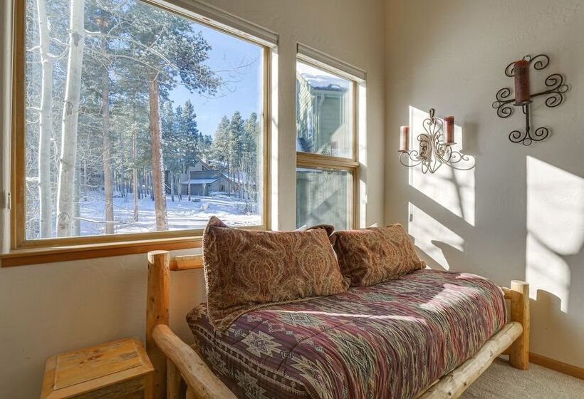 Near Ski Access: Home W/ Hot Tub In Breck!