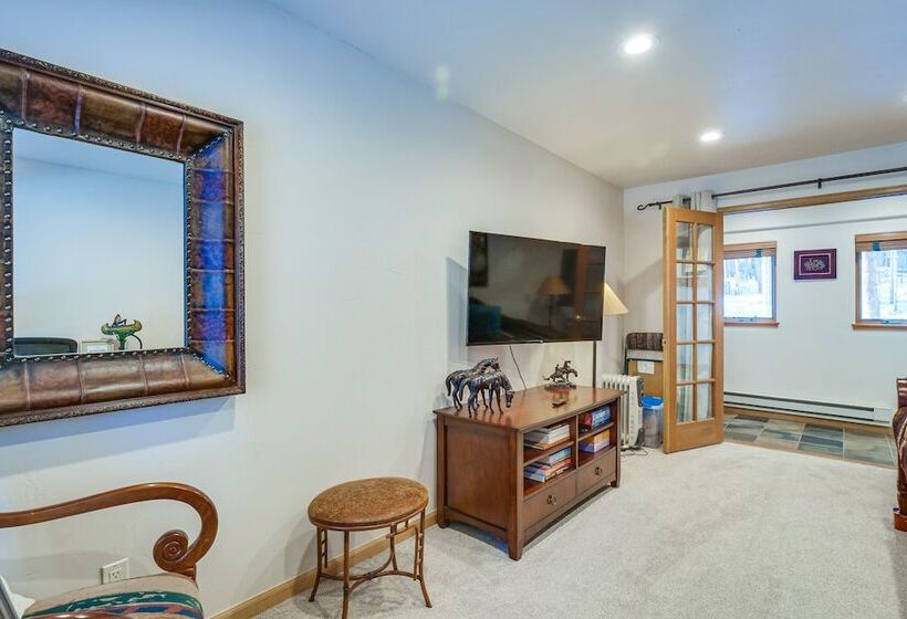 Near Ski Access: Home W/ Hot Tub In Breck!