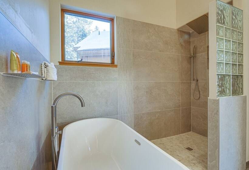 Near Ski Access: Home W/ Hot Tub In Breck!