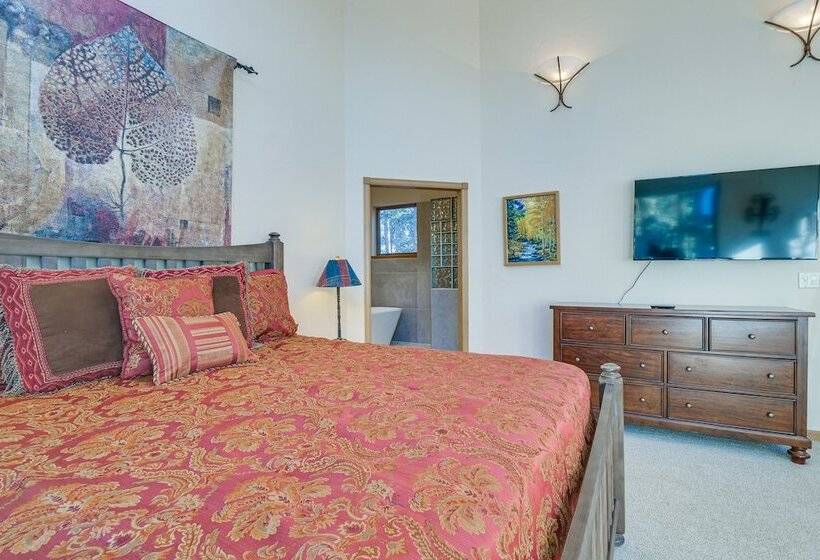 Near Ski Access: Home W/ Hot Tub In Breck!