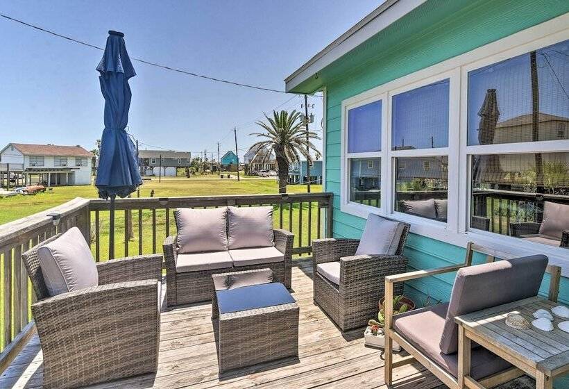 Breezy Surfside Beach Home W/ Deck: Walk To Beach