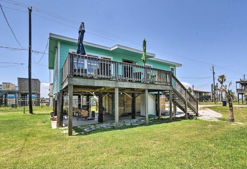 Breezy Surfside Beach Home W/ Deck: Walk To Beach