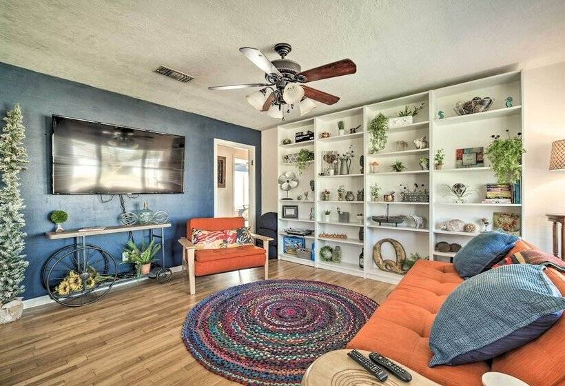 1 Mi To Dtwn: Family Friendly Brenham Bungalow!