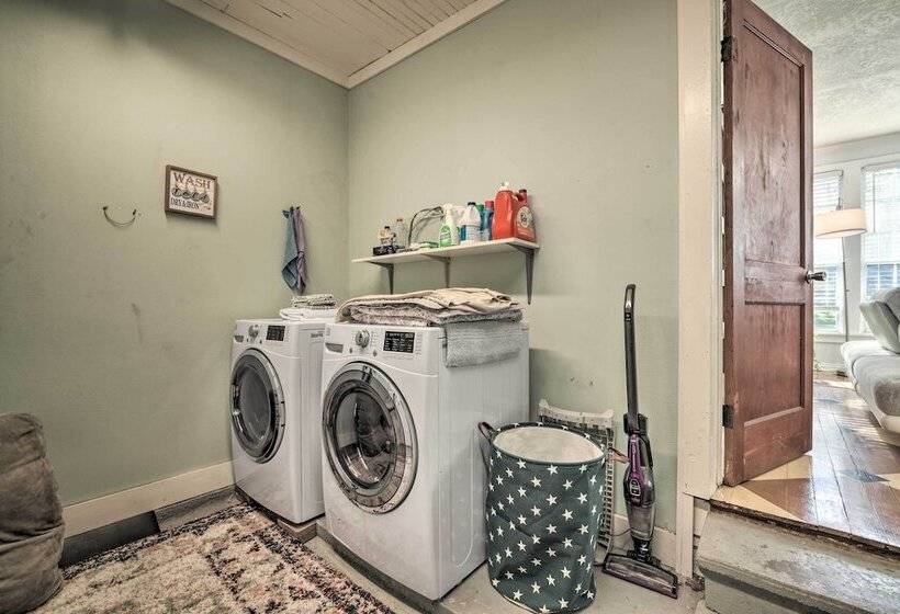 1 Mi To Dtwn: Family Friendly Brenham Bungalow!