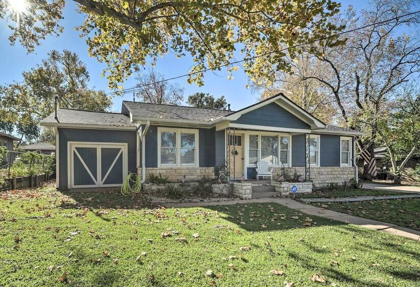 1 Mi To Dtwn: Family Friendly Brenham Bungalow!