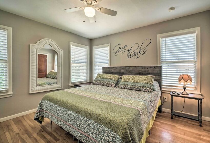 1 Mi To Dtwn: Family Friendly Brenham Bungalow!