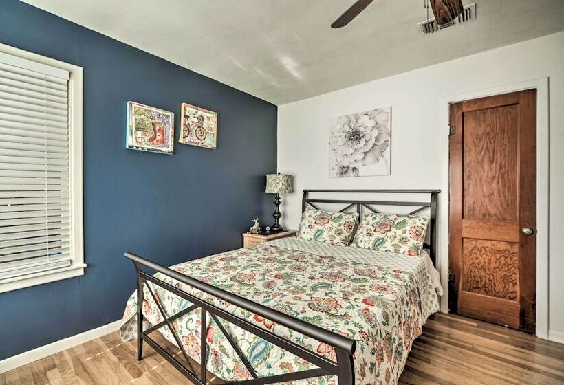 1 Mi To Dtwn: Family Friendly Brenham Bungalow!