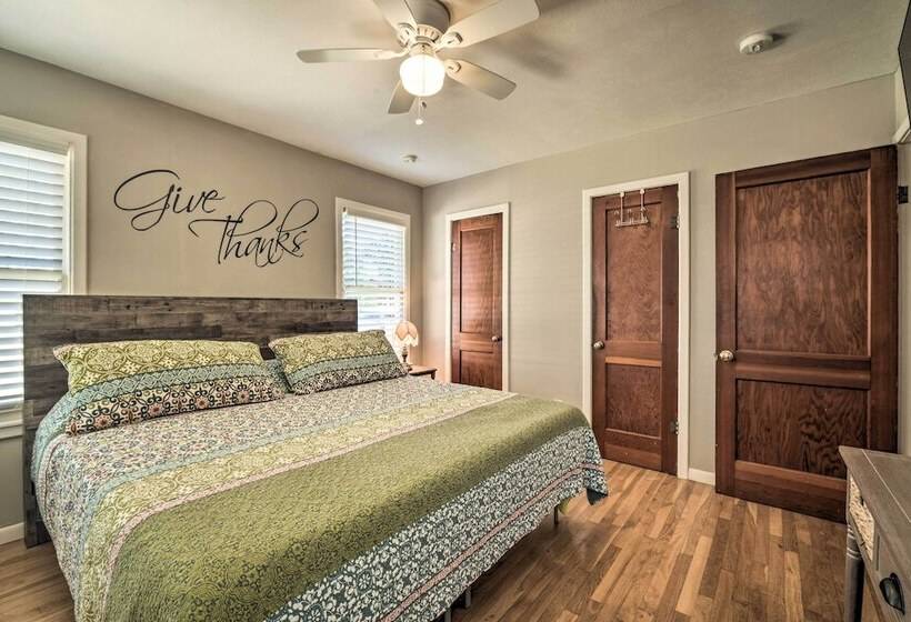 1 Mi To Dtwn: Family Friendly Brenham Bungalow!