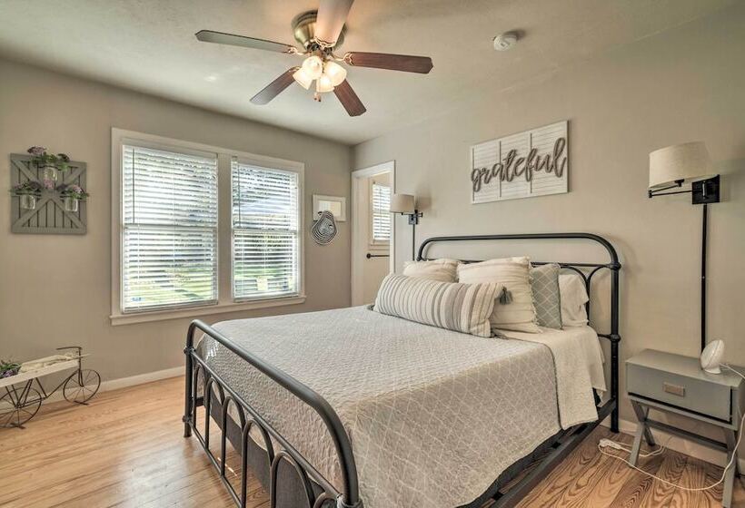 1 Mi To Dtwn: Family Friendly Brenham Bungalow!