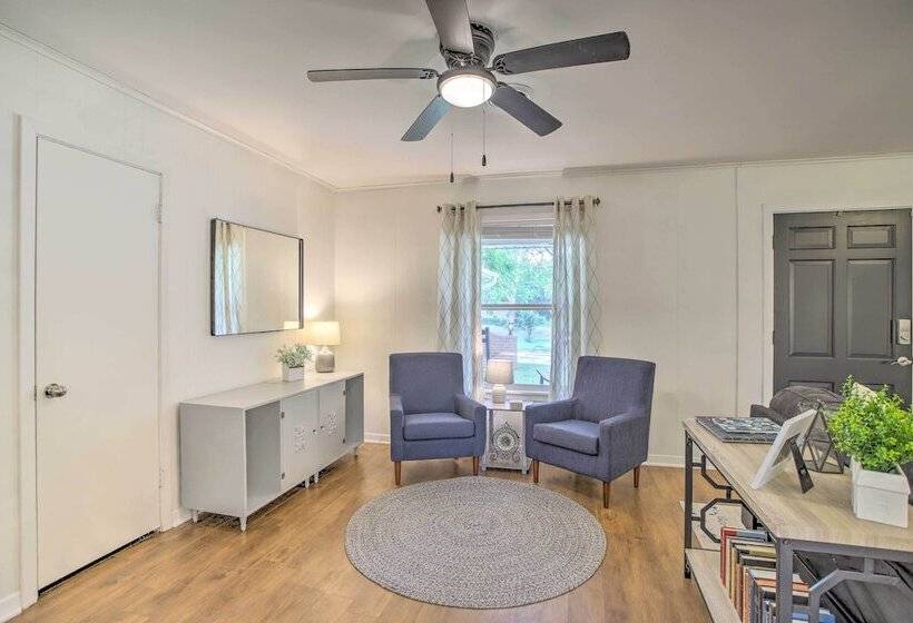 1 Mi To Main St: Brenham Retreat W/ Game Room