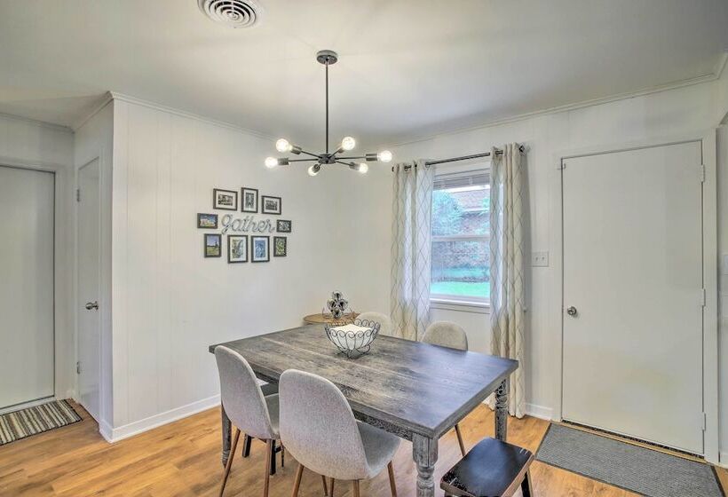 1 Mi To Main St: Brenham Retreat W/ Game Room