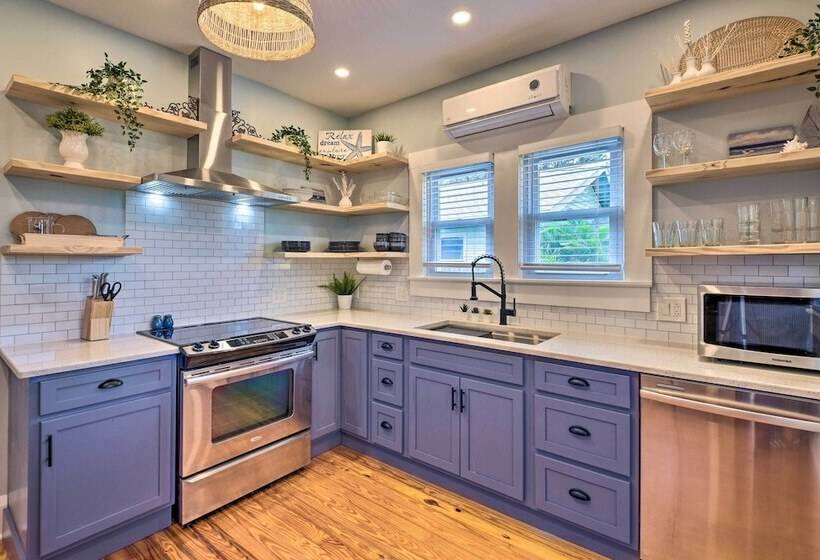 Bright Bradenton Retreat: 1 Mi To Downtown!