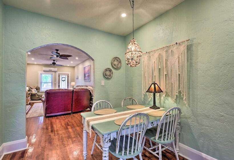 Bright Bradenton Retreat: 1 Mi To Downtown!