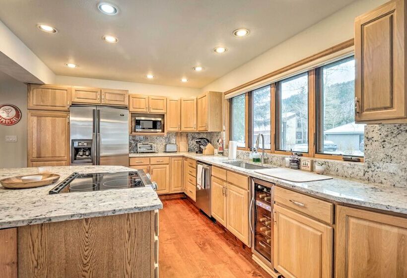 Bright Eagle Vail Escape W/ Deck + Mtn Views!