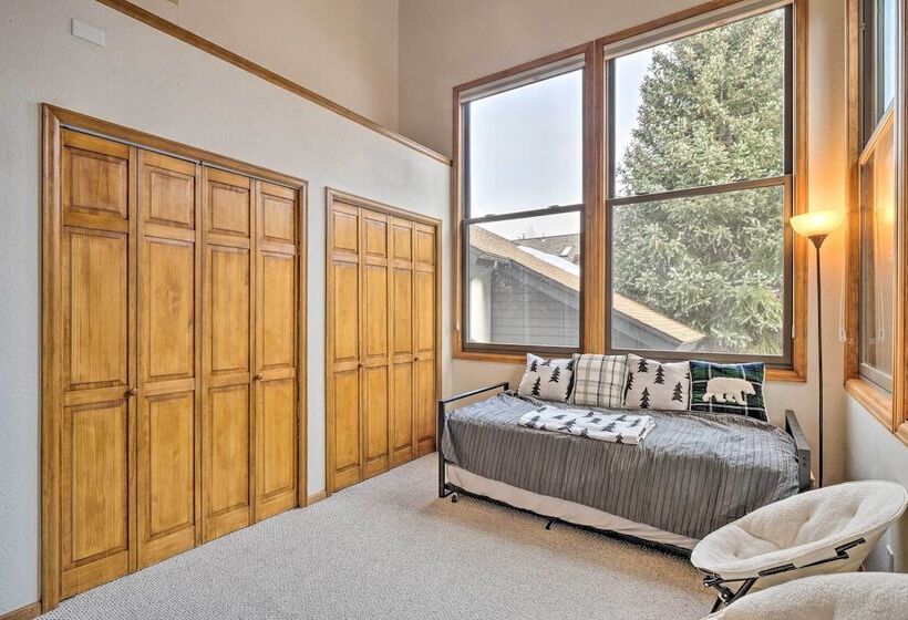 Bright Eagle Vail Escape W/ Deck + Mtn Views!