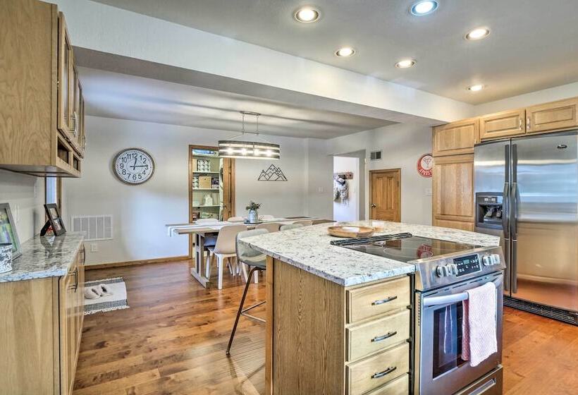 Bright Eagle Vail Escape W/ Deck + Mtn Views!