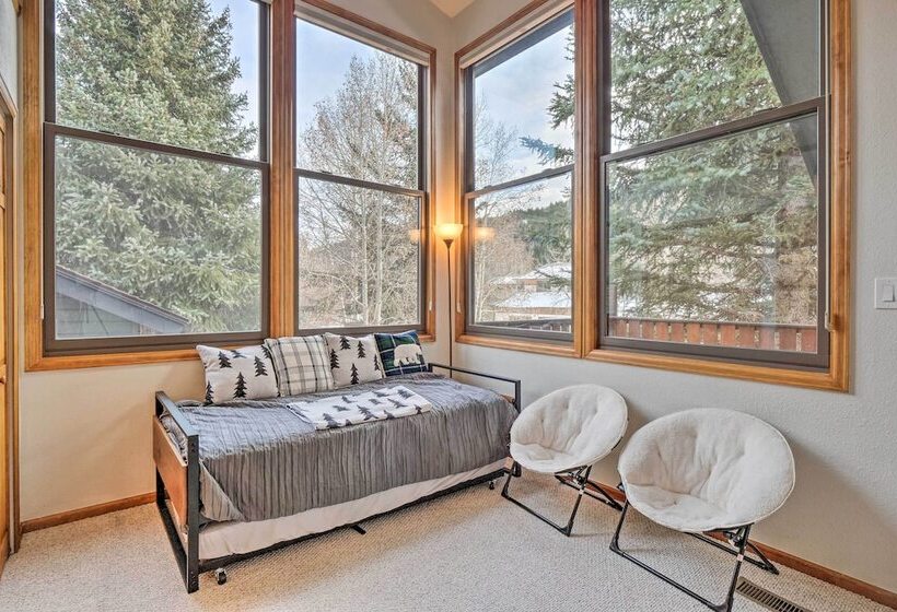 Bright Eagle Vail Escape W/ Deck + Mtn Views!