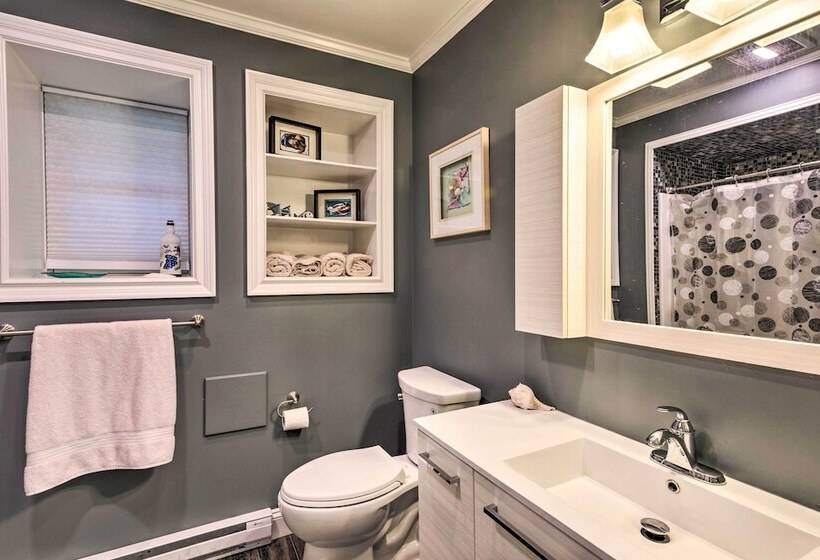 Bright Narragansett Beach Escape W/ Deck & Yard!