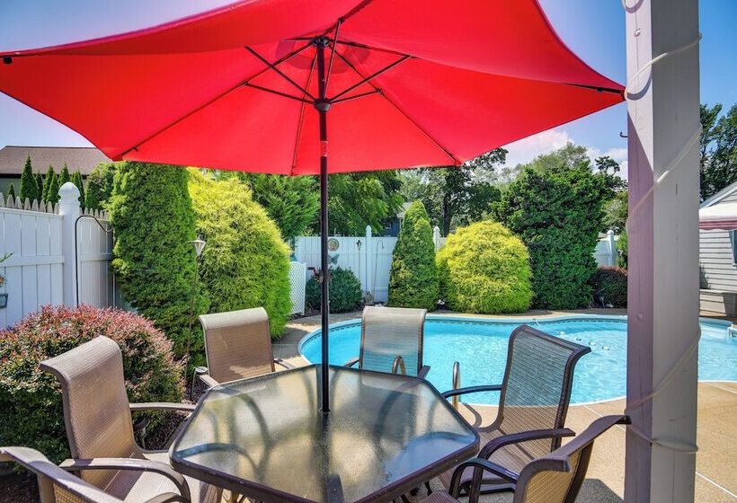 Bristol Home W/ Pool ~ 3 Mi To Dtwn & Beach!