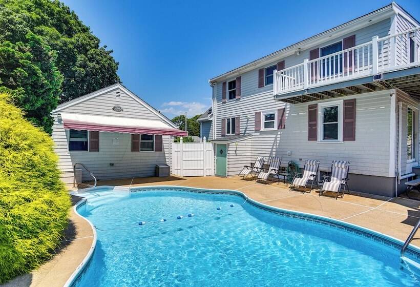 Bristol Home W/ Pool ~ 3 Mi To Dtwn & Beach!