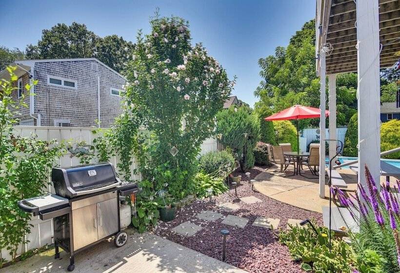 Bristol Home W/ Pool ~ 3 Mi To Dtwn & Beach!