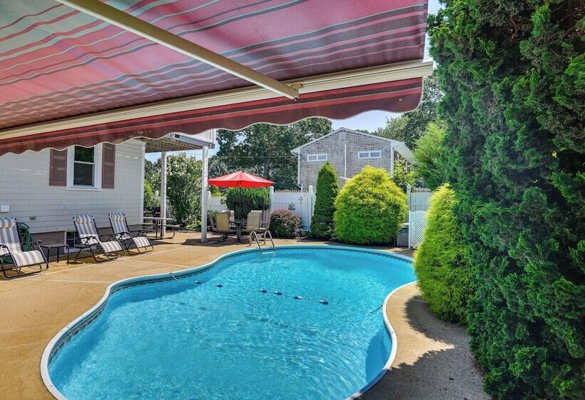 Bristol Home W/ Pool ~ 3 Mi To Dtwn & Beach!