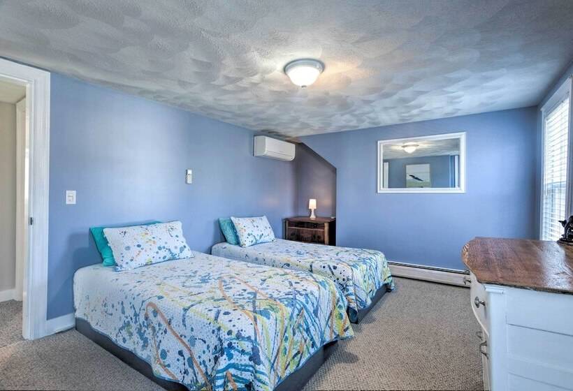 Bristol Home W/ Pool ~ 3 Mi To Dtwn & Beach!