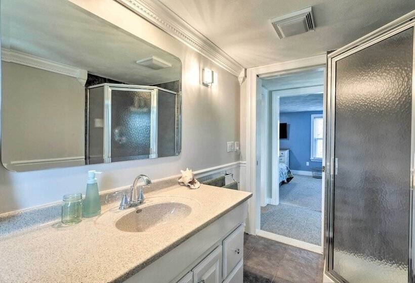 Bristol Home W/ Pool ~ 3 Mi To Dtwn & Beach!