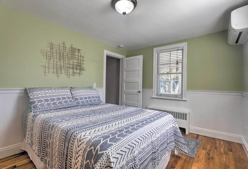 Bristol Home W/ Pool ~ 3 Mi To Dtwn & Beach!