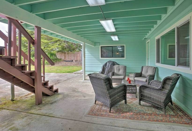 Bungalow W/ Wraparound Deck   8 Mi To Brookings