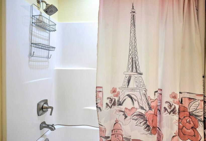 Bungalow W/ Wraparound Deck   8 Mi To Brookings