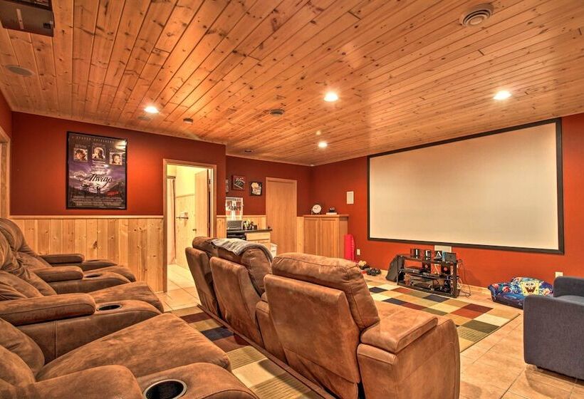 Cabin W/ Fire Pit & Movie Room, 1 Mi To Lake