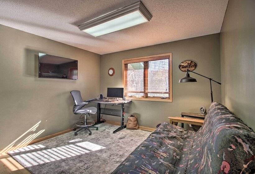 Cabin W/ Fire Pit & Movie Room, 1 Mi To Lake