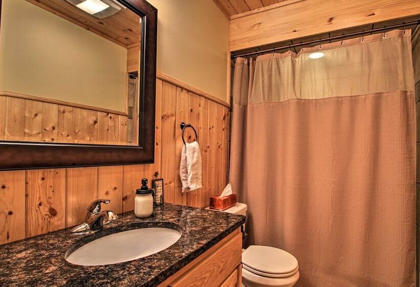 Cabin W/ Fire Pit & Movie Room, 1 Mi To Lake