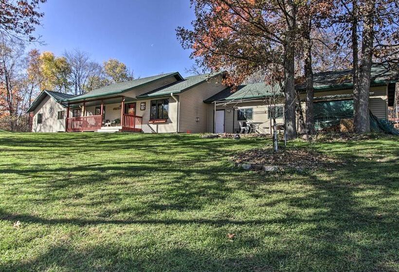 Cabin W/ Fire Pit & Movie Room, 1 Mi To Lake