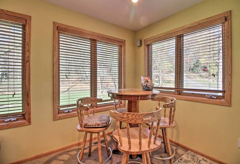 Cabin W/ Fire Pit & Movie Room, 1 Mi To Lake