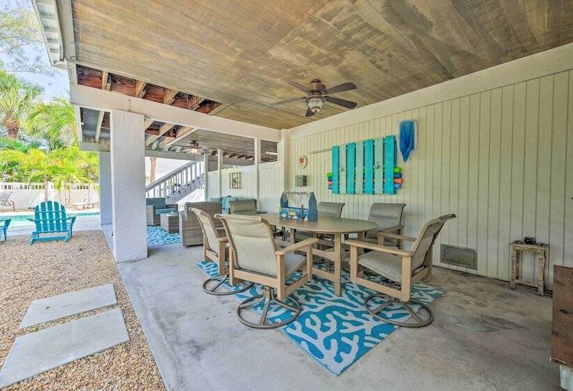 Canalfront Anna Maria Cottage W/ Pool & Hot Tub!