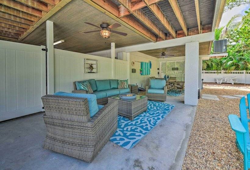Canalfront Anna Maria Cottage W/ Pool & Hot Tub!