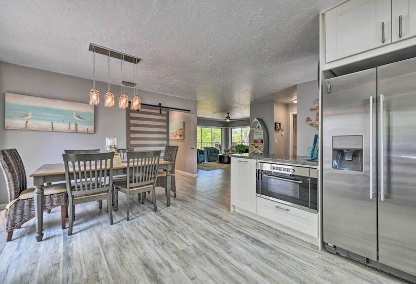 Canalfront Anna Maria Cottage W/ Pool & Hot Tub!