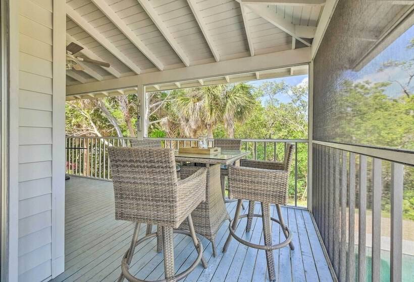 Canalfront Anna Maria Cottage W/ Pool & Hot Tub!