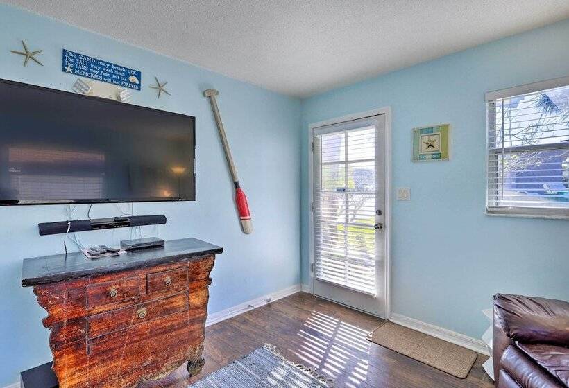 Cape Canaveral Cottage W/ Hot Tub: Walk To Beach