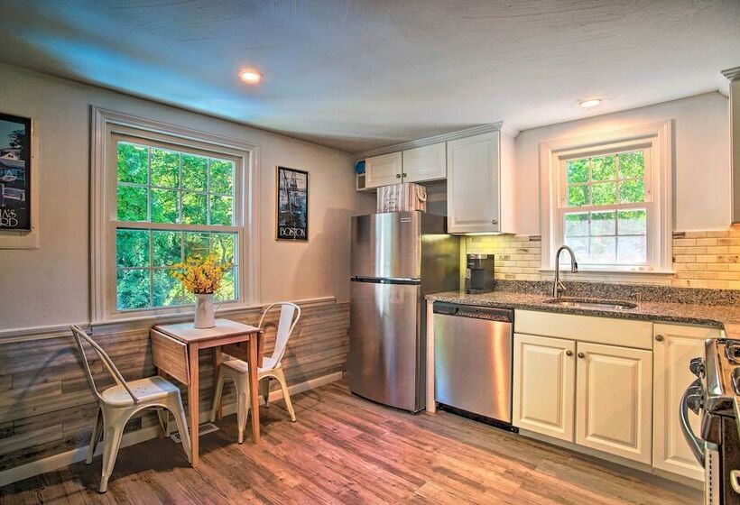 Cape Cod Bungalow W/ Patio < 1 Mi To Beaches!