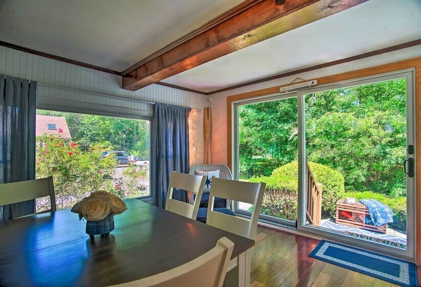 Cape Cod Bungalow W/ Patio < 1 Mi To Beaches!