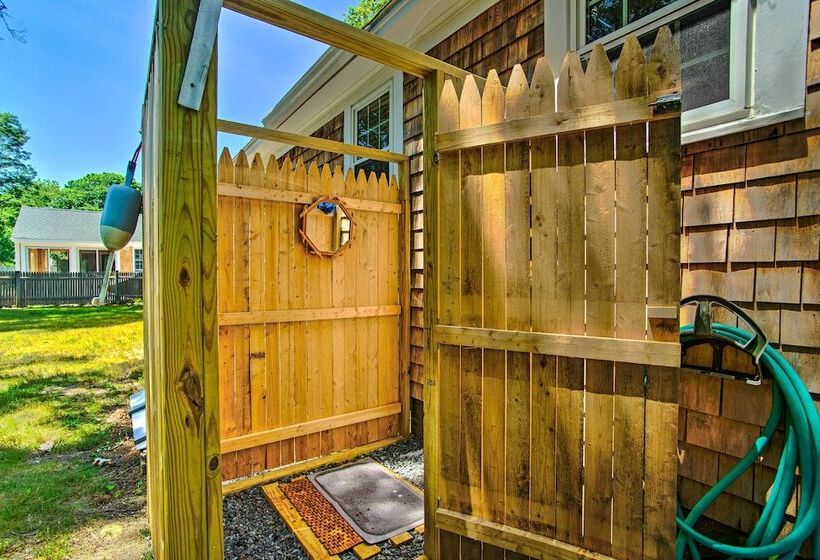 Cape Cod Bungalow W/ Patio < 1 Mi To Beaches!