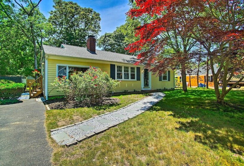 Cape Cod Bungalow W/ Patio < 1 Mi To Beaches!