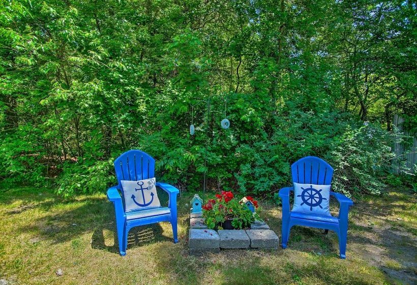 Cape Cod Bungalow W/ Patio < 1 Mi To Beaches!