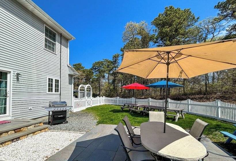 1 Mi To Beach: Home W/ Fire Pit & Bbq In Cape Cod!