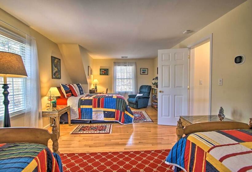 1 Mi To Beach: Home W/ Fire Pit & Bbq In Cape Cod!