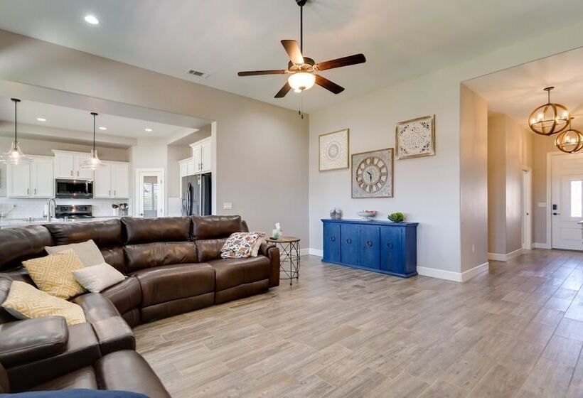 Carlsbad Retreat W/ Fire Pit & Fenced Yard!