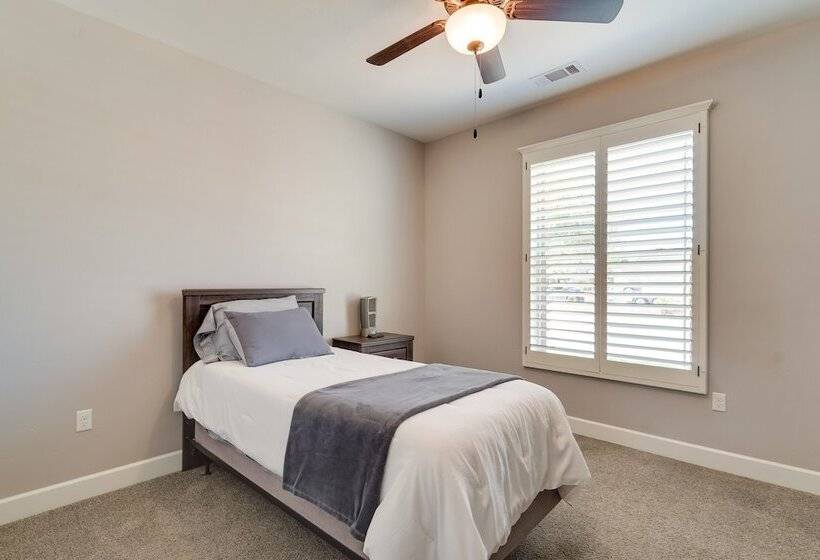 Carlsbad Retreat W/ Fire Pit & Fenced Yard!